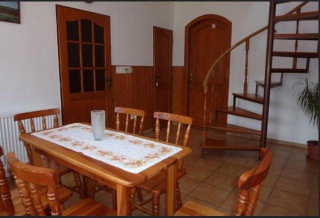 Вілла Apartman Foldes Tibor Вельки Медер Номер фото